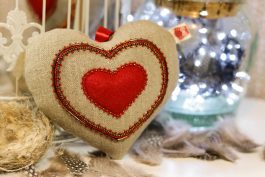 coeur brode rouge lin