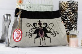 pochette grise brodee perle