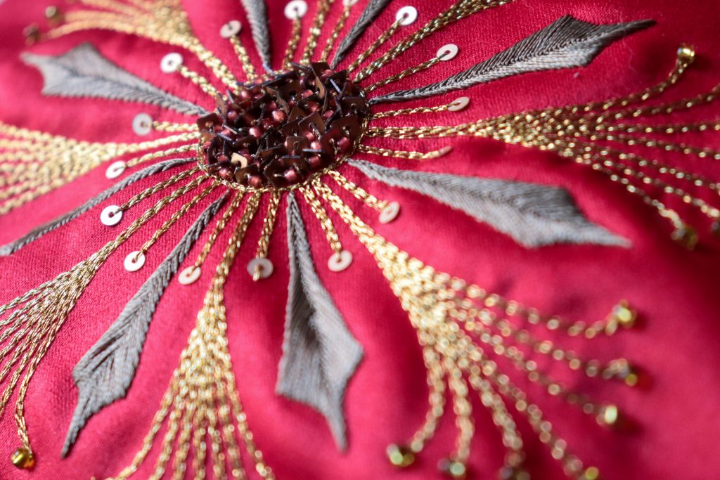 broderie de luneville rouge