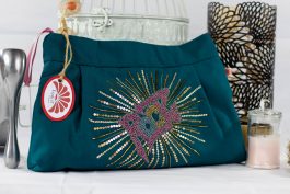 pochette brodée rock