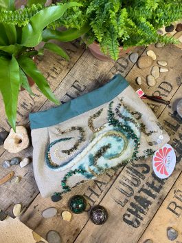 Pochette broderie d'art laine feutrée