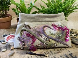 Pochette lin b rodée au crochet de Lunéville