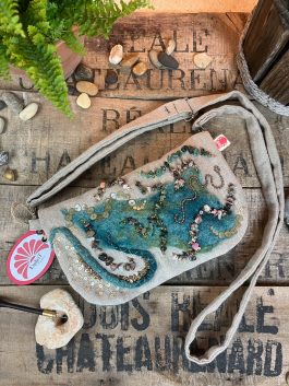 Pochette broderie de Lunéville bleu lagon